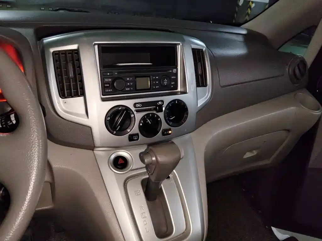 Nissan NV200 — миниатюра 6