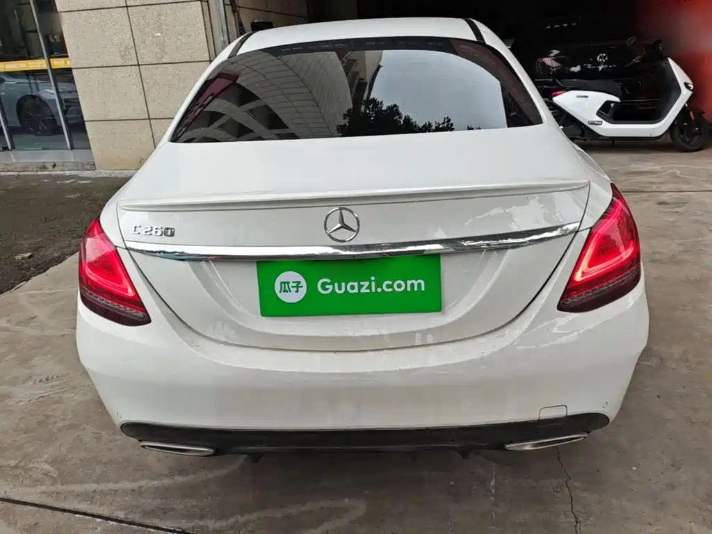 Mercedes-Benz C-Class — миниатюра 6