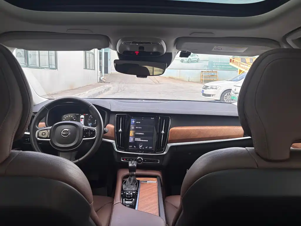 Volvo S90 — миниатюра 5
