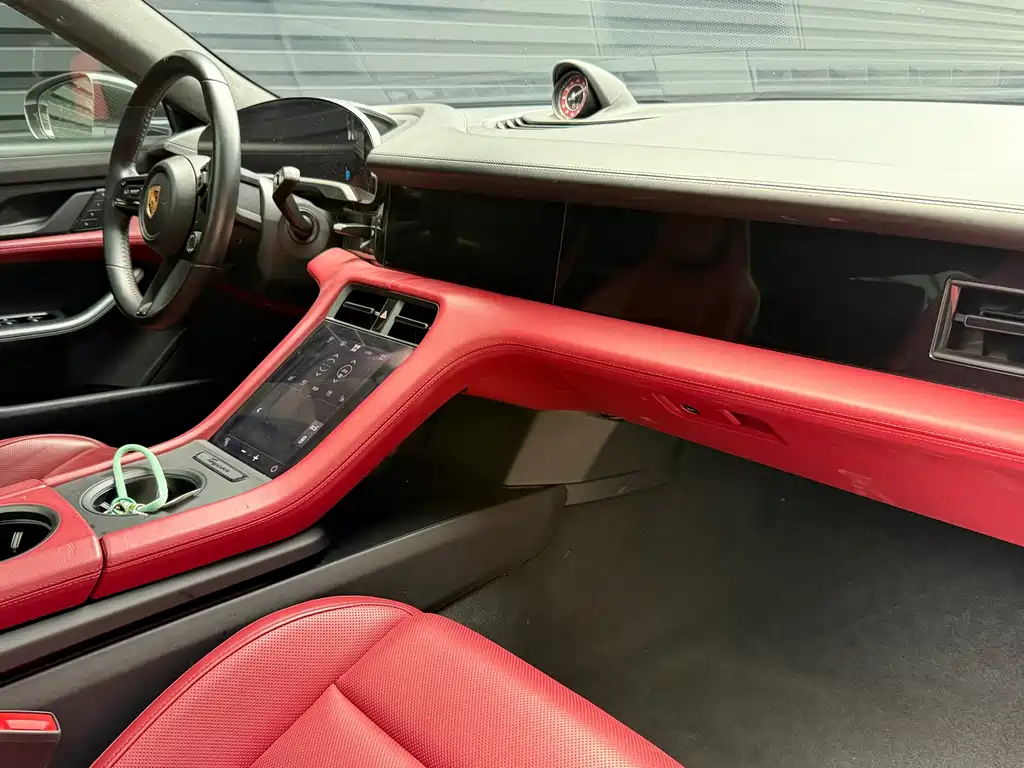 Porsche Taycan — миниатюра 11