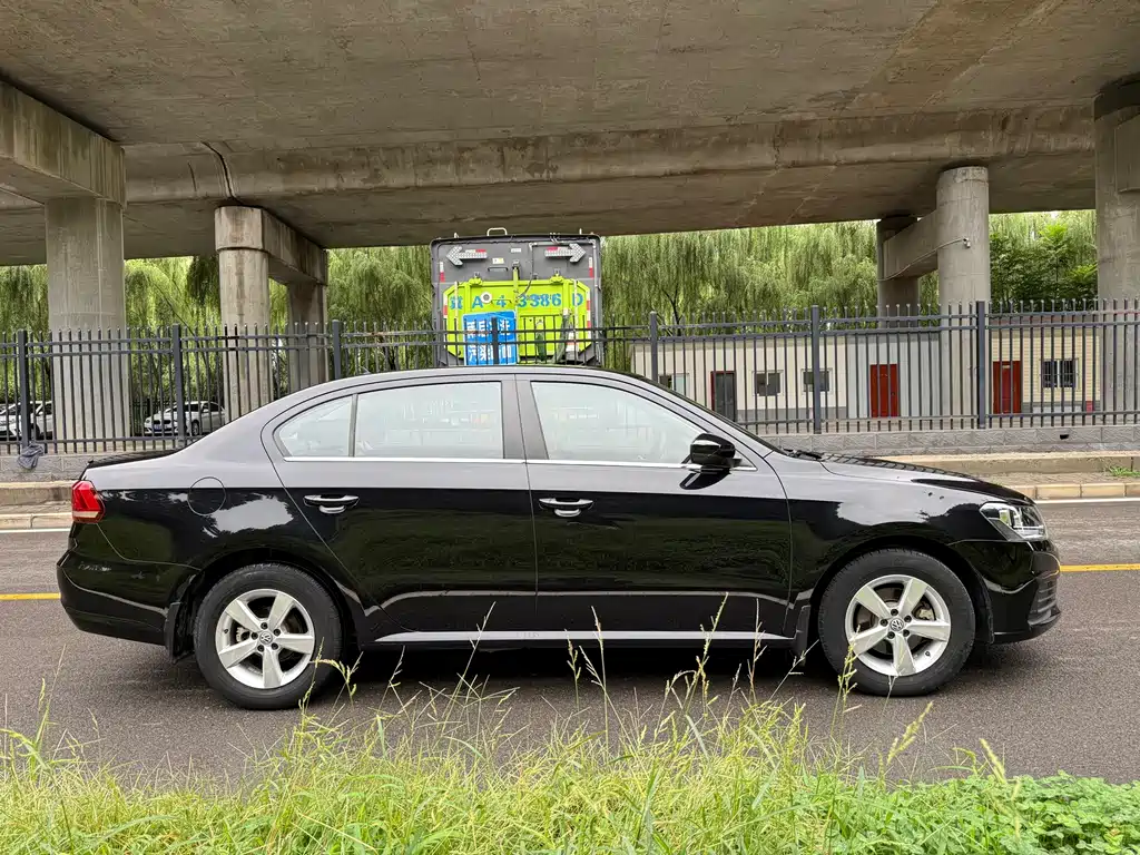 Volkswagen Lavida — миниатюра 4