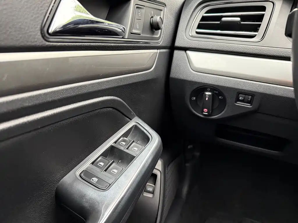 Volkswagen Lavida — миниатюра 13