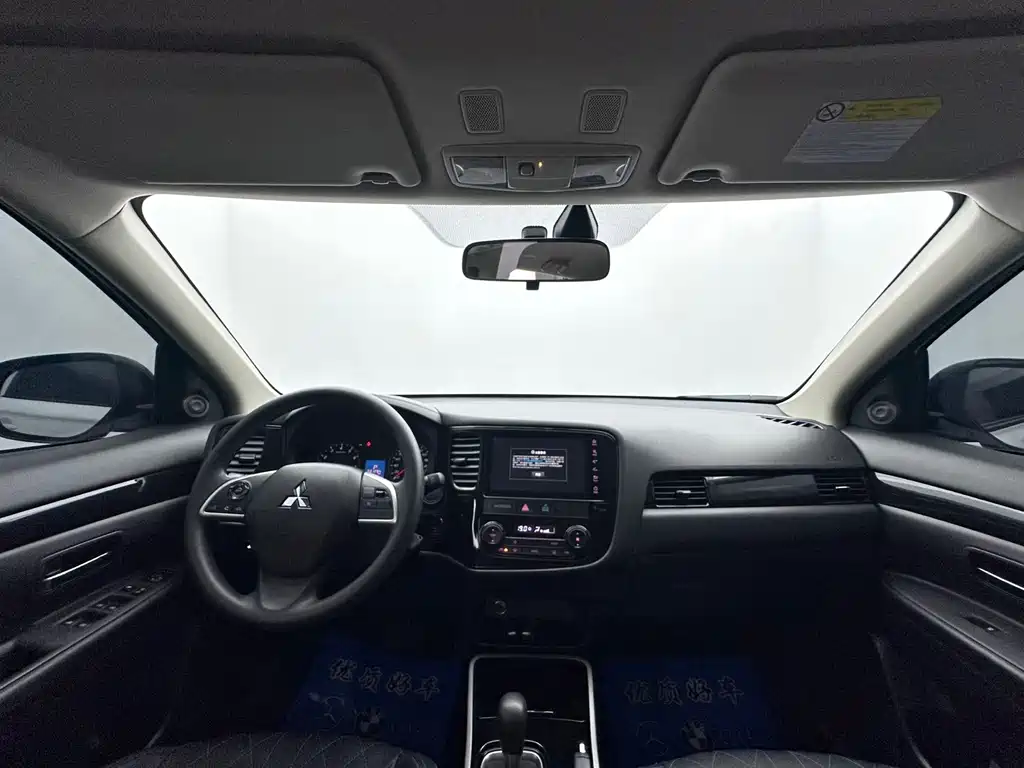Mitsubishi Outlander — миниатюра 11