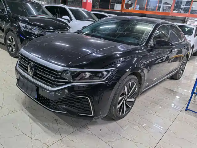VOLKSWAGEN PASSAT 2023