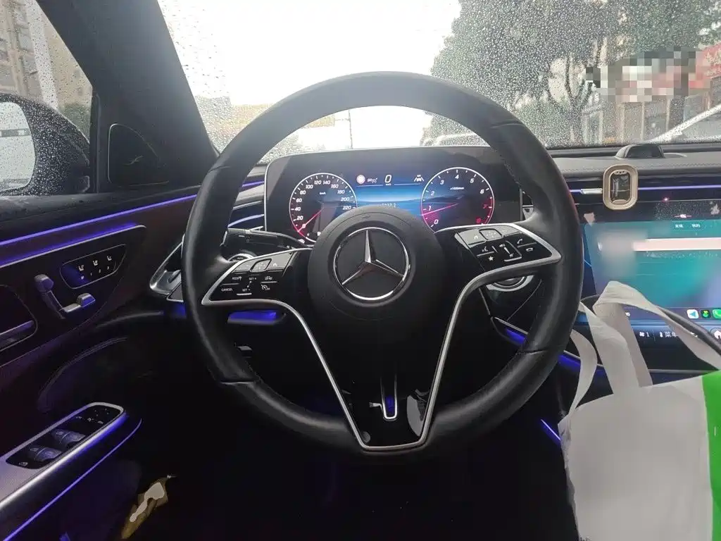 Mercedes-Benz E-Class — миниатюра 3