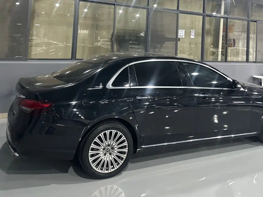 Mercedes-Benz E-Class — миниатюра 8