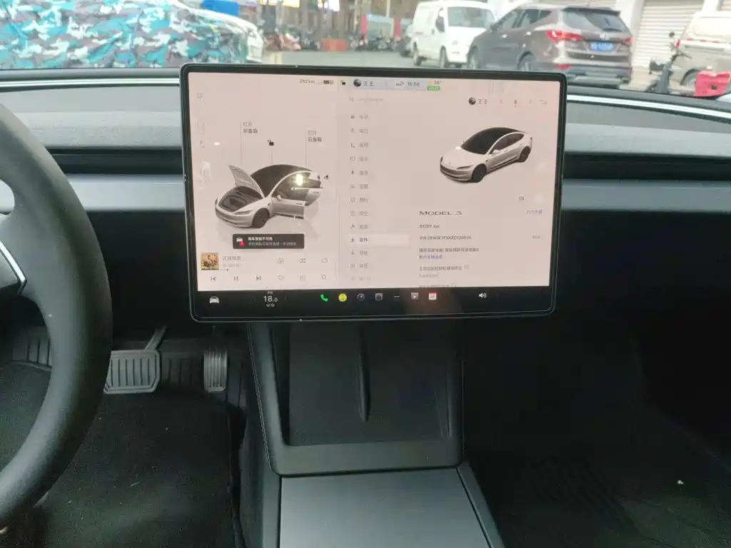 Tesla Model 3 — миниатюра 9
