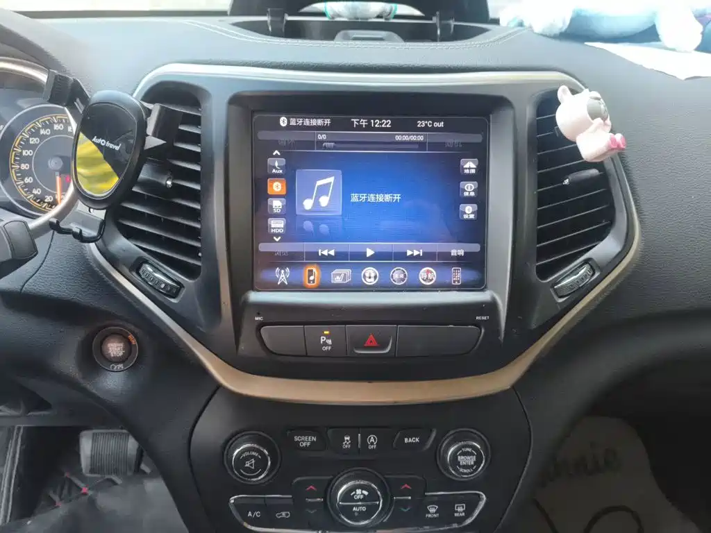 Jeep Cherokee — миниатюра 14