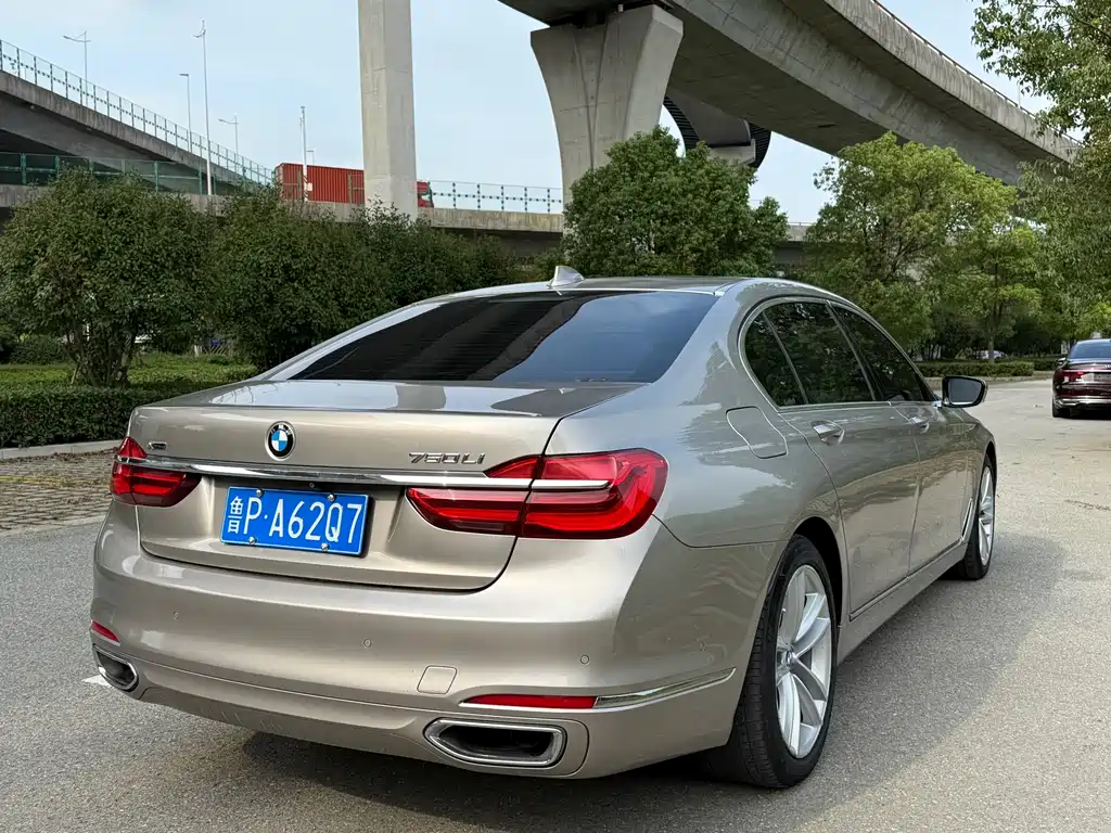 BMW 7 SERIES