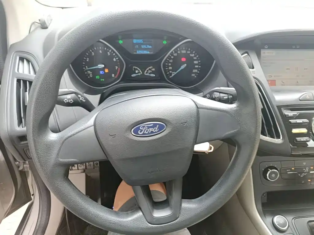 Ford Focus — миниатюра 11