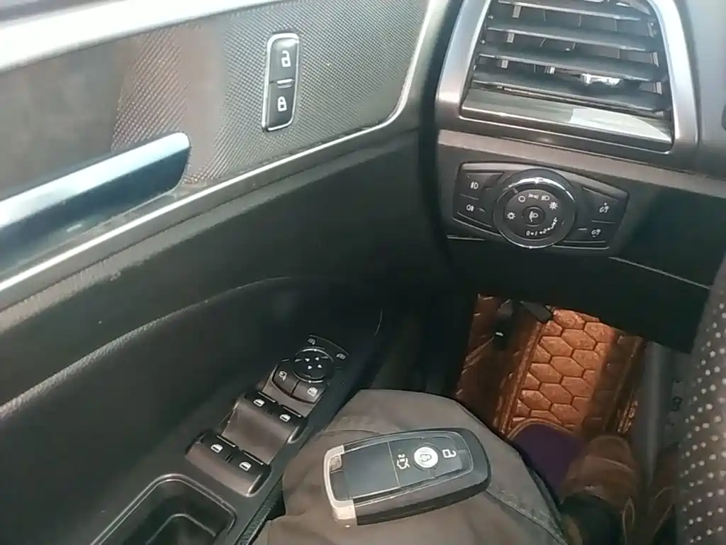 Ford Mondeo — миниатюра 9