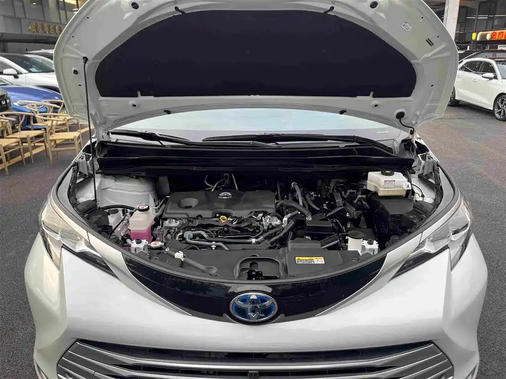 Toyota Sienna — миниатюра 28