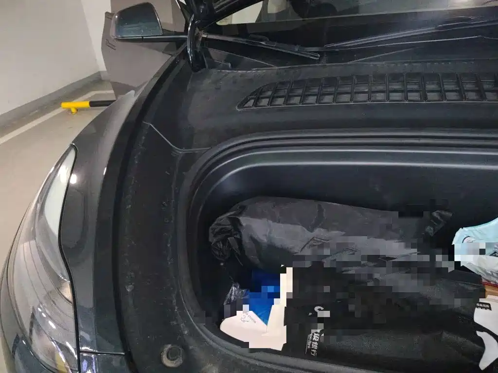 Tesla Model Y — миниатюра 20