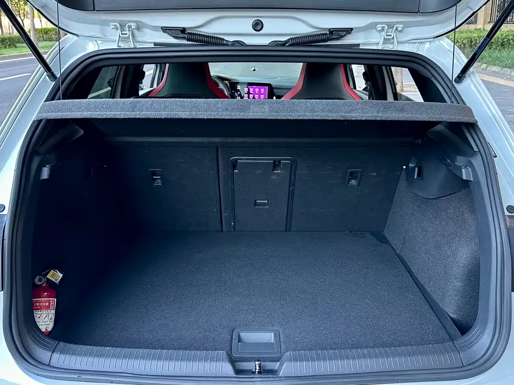 Volkswagen Golf GTI — миниатюра 14