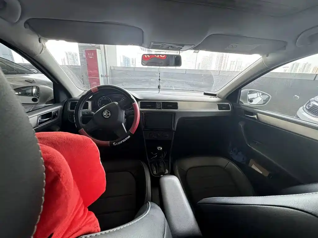 Skoda Rapid Spaceback — миниатюра 5