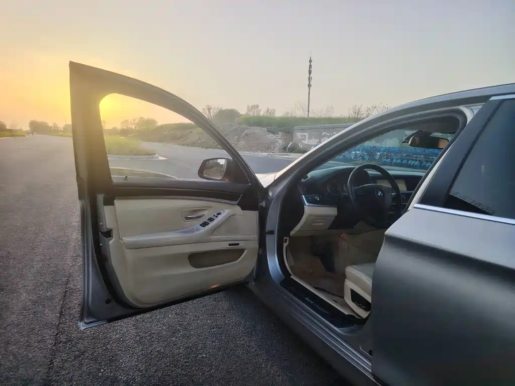 BMW 5 Series — миниатюра 6