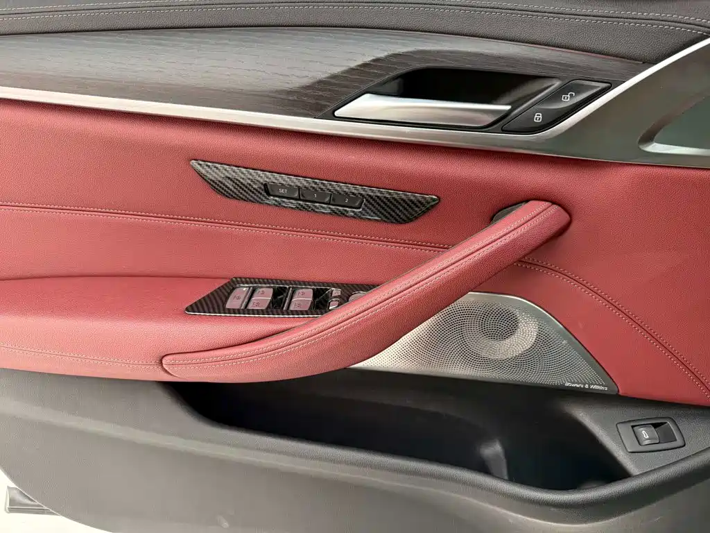 BMW 5 Series — миниатюра 16