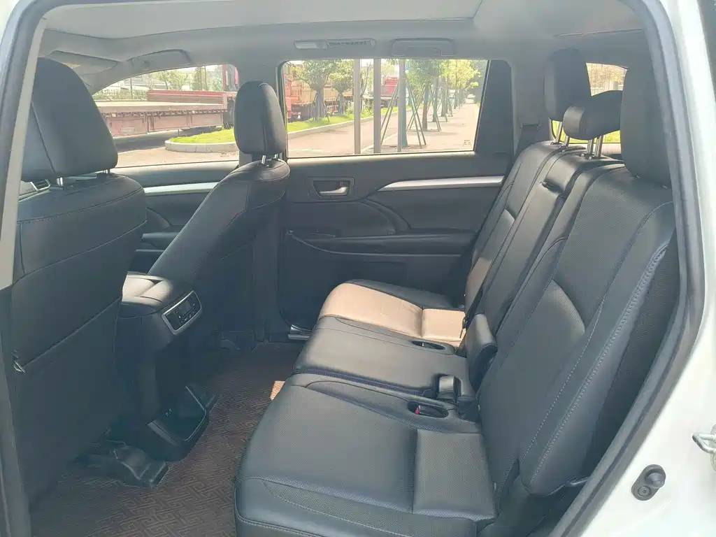 Toyota Highlander — миниатюра 7