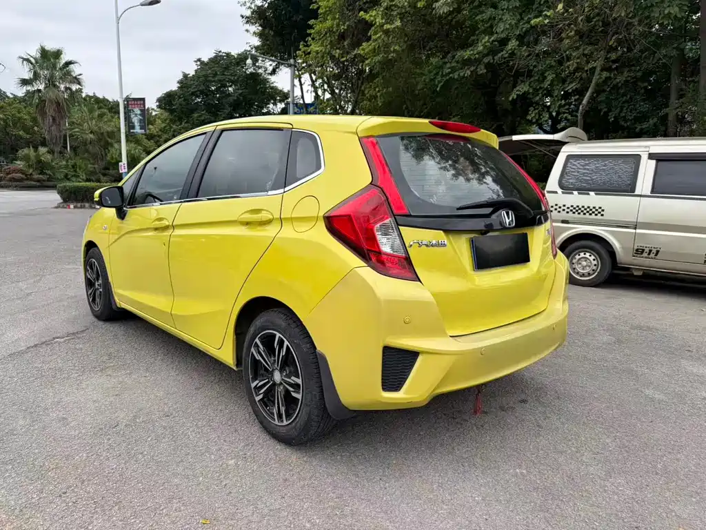 Honda Fit — миниатюра 7