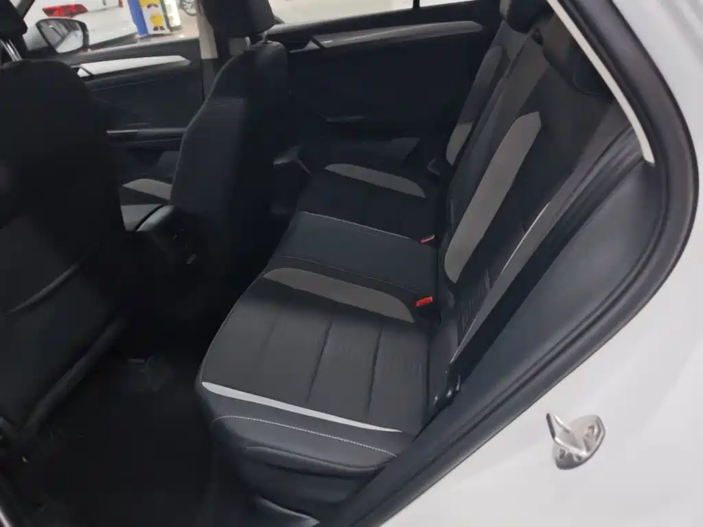 Volkswagen T-Roc — миниатюра 13