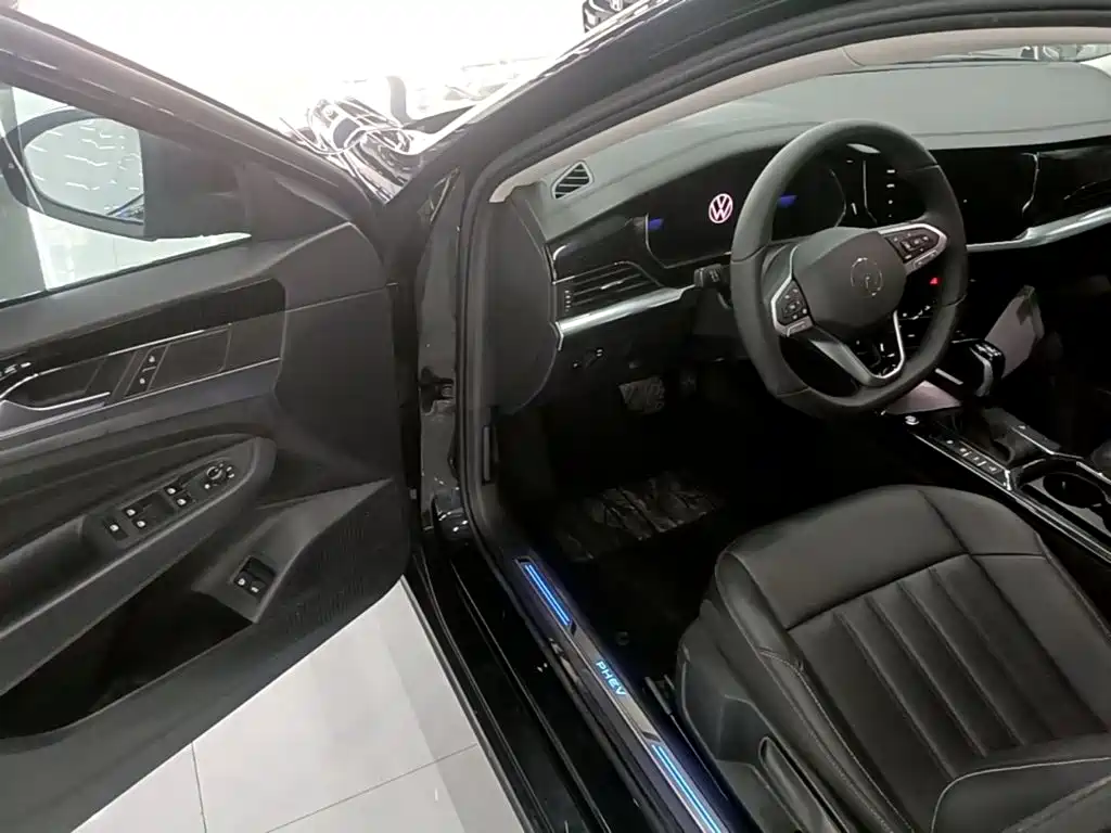 Volkswagen Passat PHEV — миниатюра 16