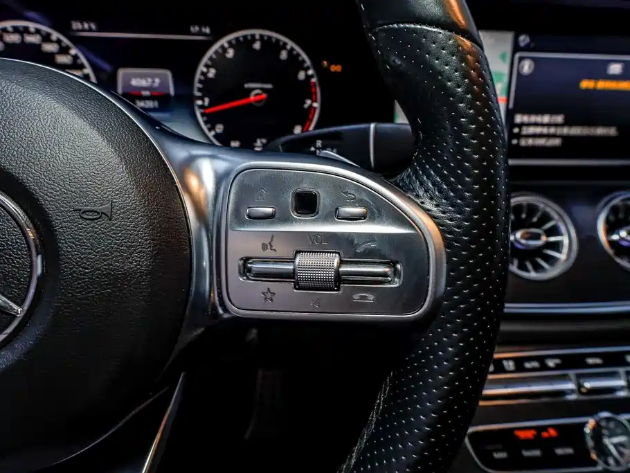 Mercedes-Benz E-Class (Import) — миниатюра 17