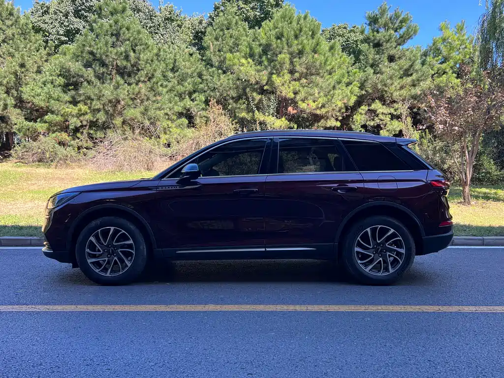 Lincoln Corsair — миниатюра 3