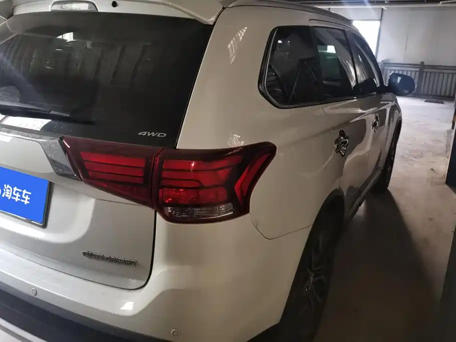 Mitsubishi Outlander — миниатюра 3
