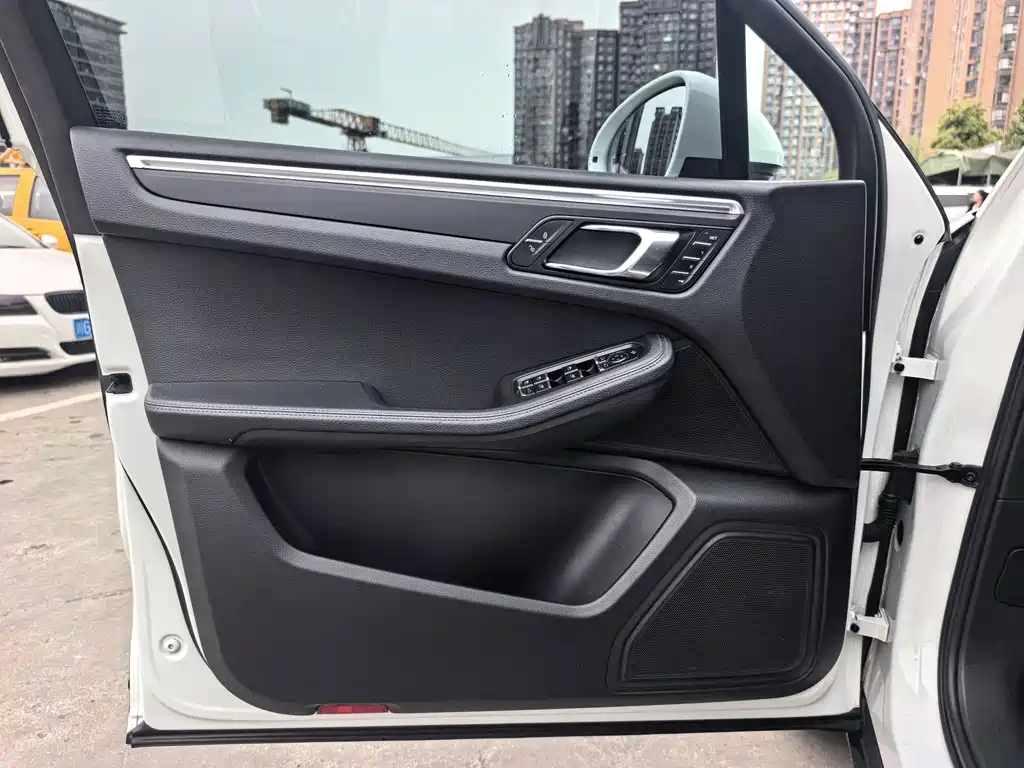 Porsche Macan — миниатюра 11