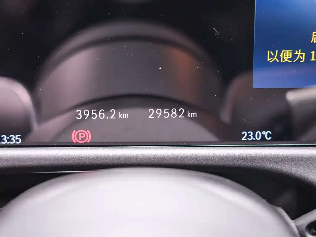 Mercedes-Benz E-Class — миниатюра 11