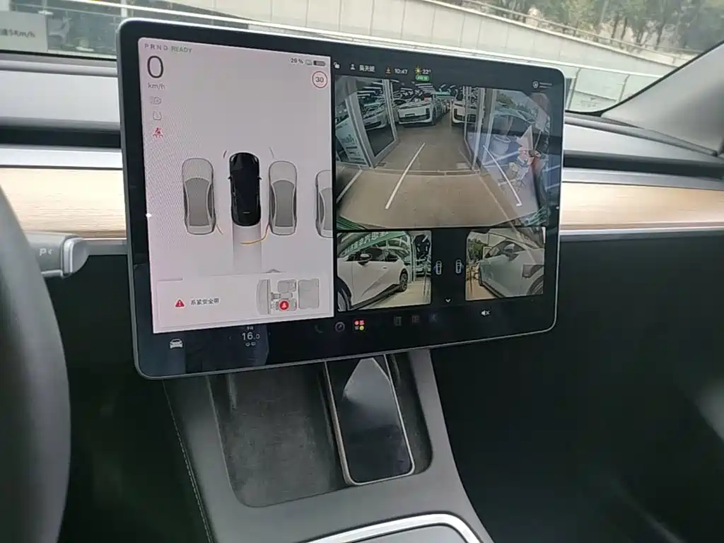 Tesla Model Y — миниатюра 18