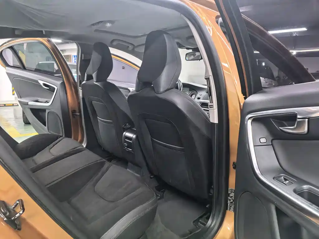 Volvo S60 (Import) — миниатюра 8