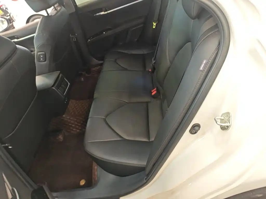 Toyota Camry — миниатюра 17