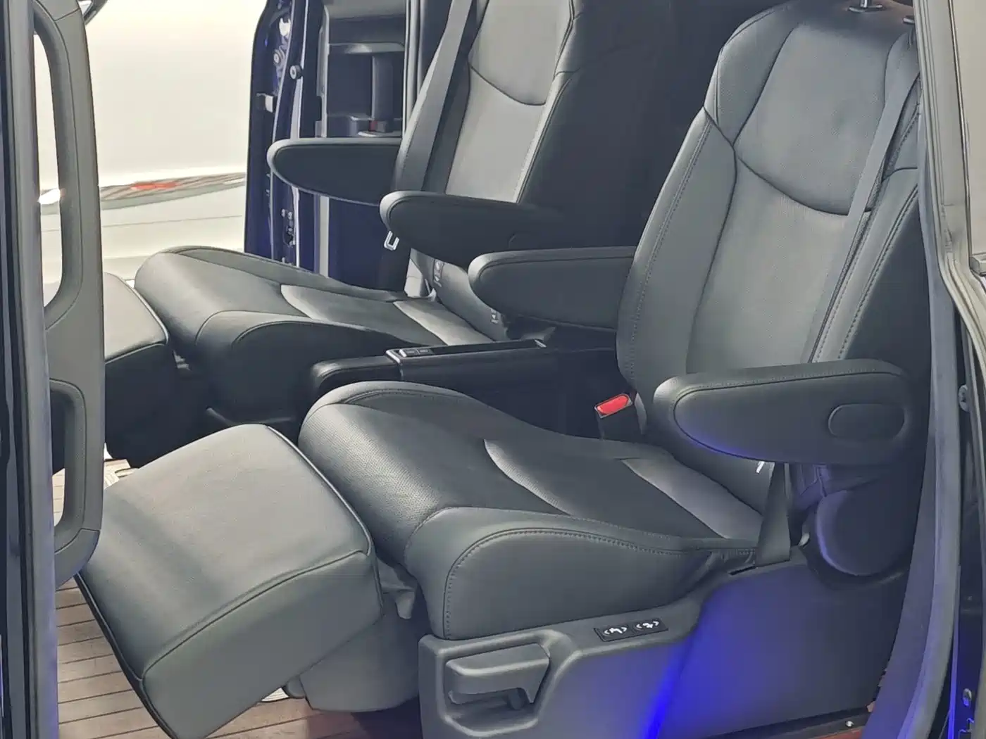 Toyota Sienna id 4617096 из Китая 15