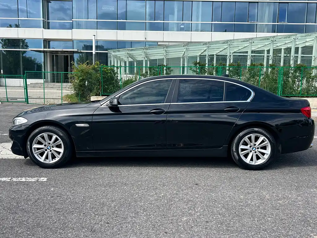 BMW 5 Series — миниатюра 3