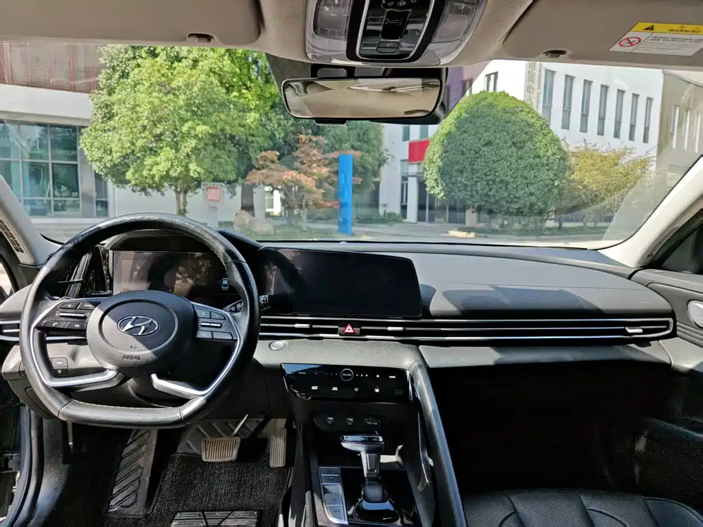 Hyundai Elantra — миниатюра 11