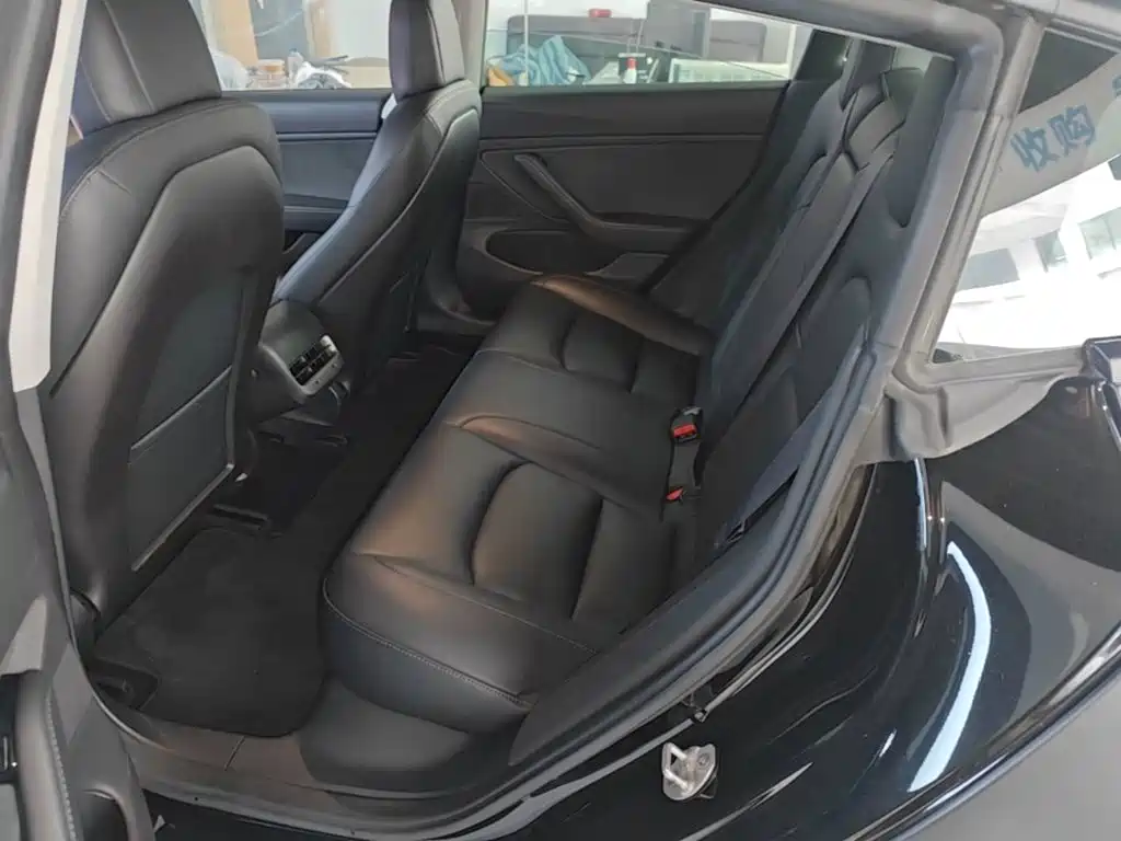 Tesla Model 3 — миниатюра 17
