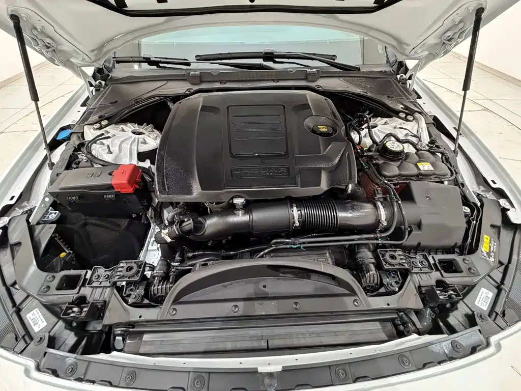 Jaguar XFL — миниатюра 12