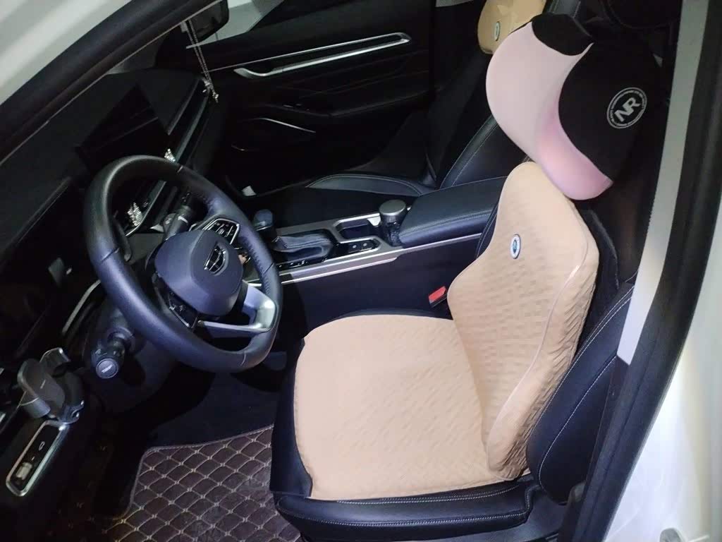 Geely Emgrand 1.5 л 2023 г. Белый, пробег 12500 км