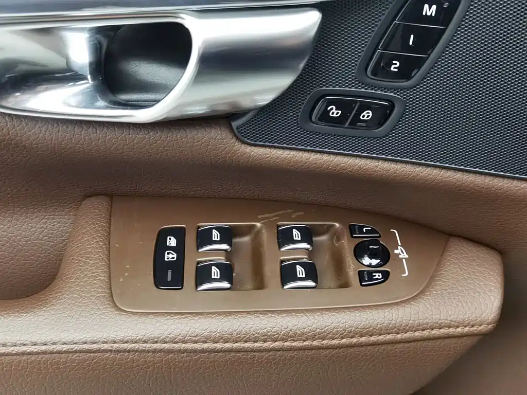 Volvo S90 — миниатюра 9
