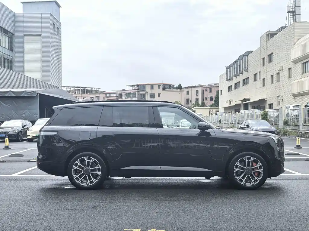 Lynk & Co Рука 900. — миниатюра 4