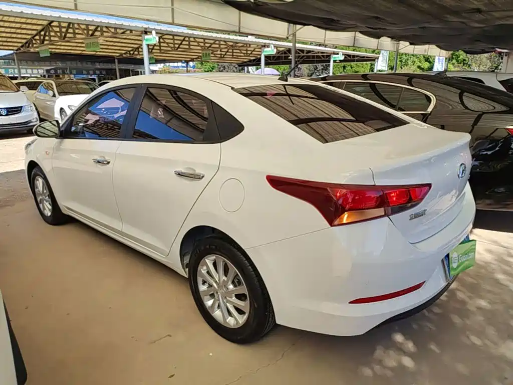 Hyundai Verna — миниатюра 5