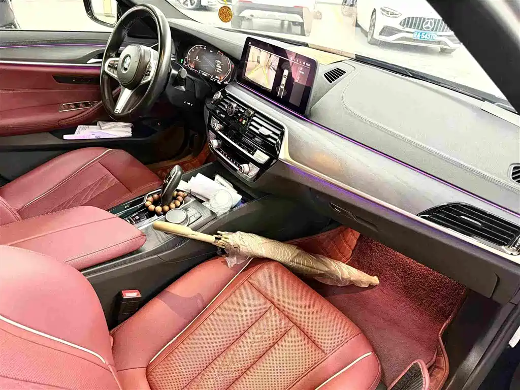 BMW 5 Series — миниатюра 8