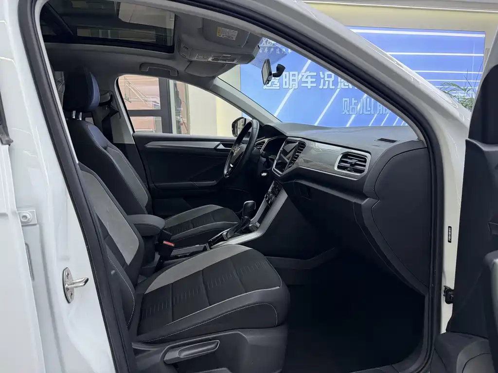 VOLKSWAGEN T ROC EXPLORING SONGS