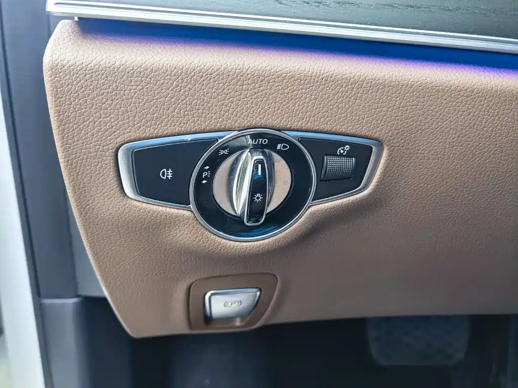Mercedes-Benz E-Class — миниатюра 32