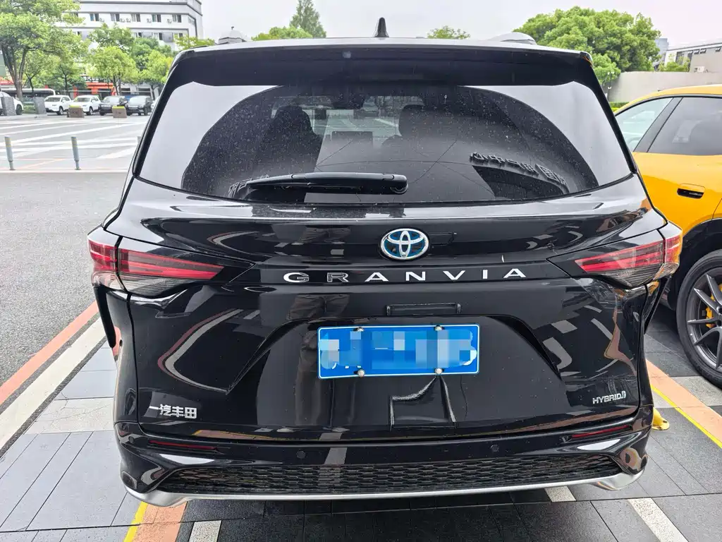 Toyota Granvia — миниатюра 8