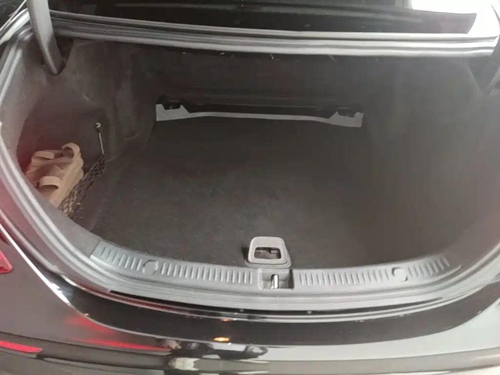 Mercedes-Benz E-Class — миниатюра 19