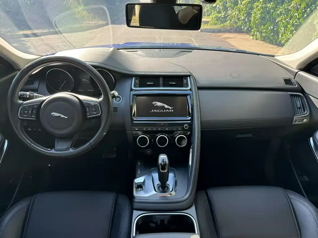 Jaguar E-PACE — миниатюра 7