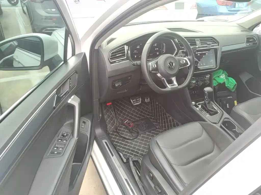 Volkswagen Tiguan L — миниатюра 16