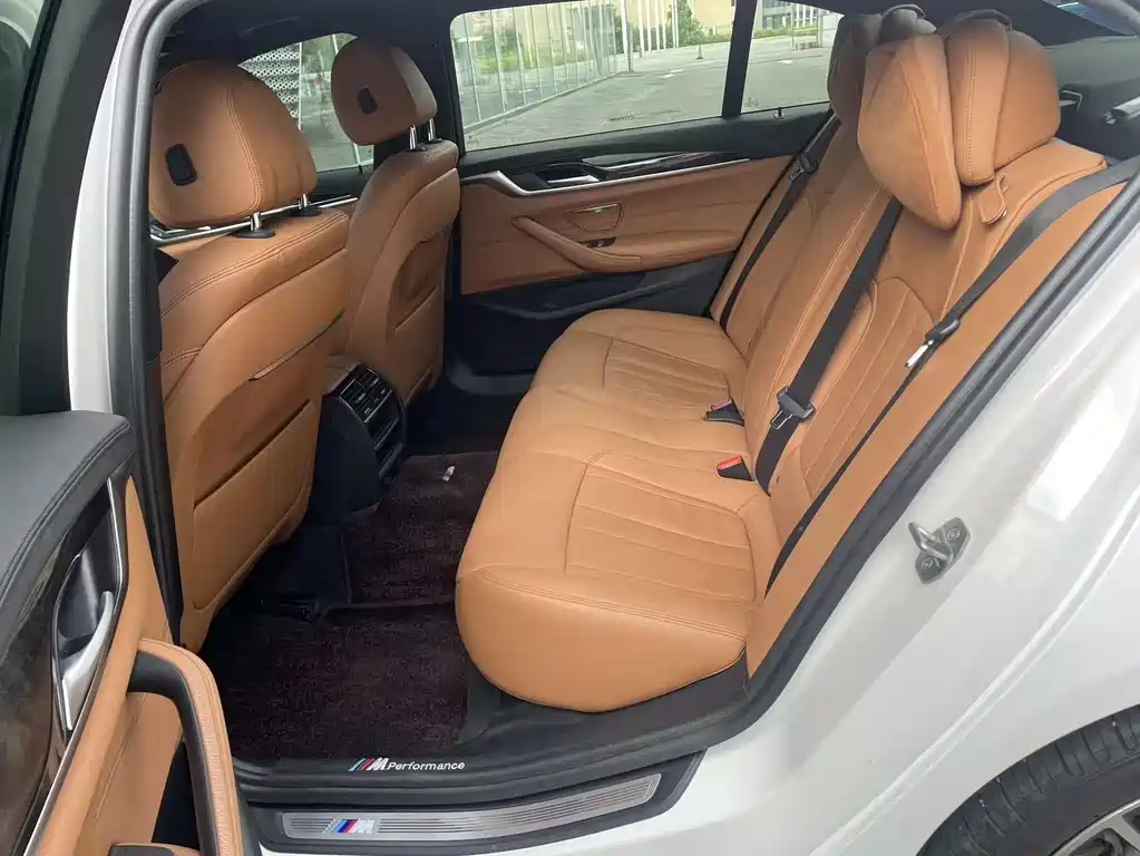 BMW 5 Series — миниатюра 14